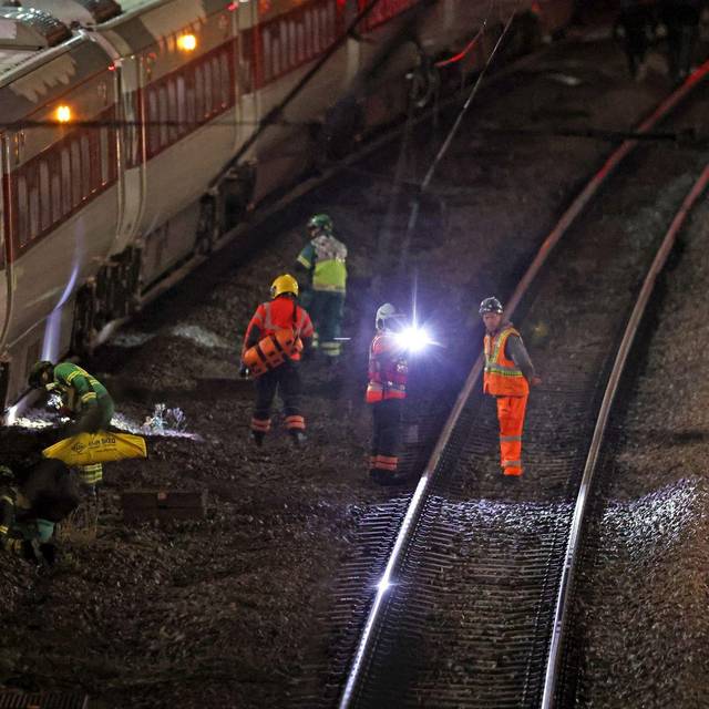 Mehrere Menschen im Zug in England niedergestochen
