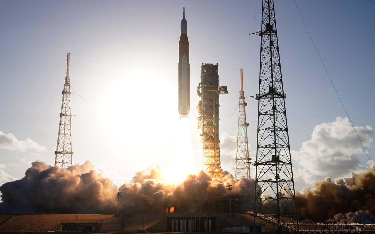 Artemis II SLS-Rakete der NASA mit dem Orion-Raumschiff startet